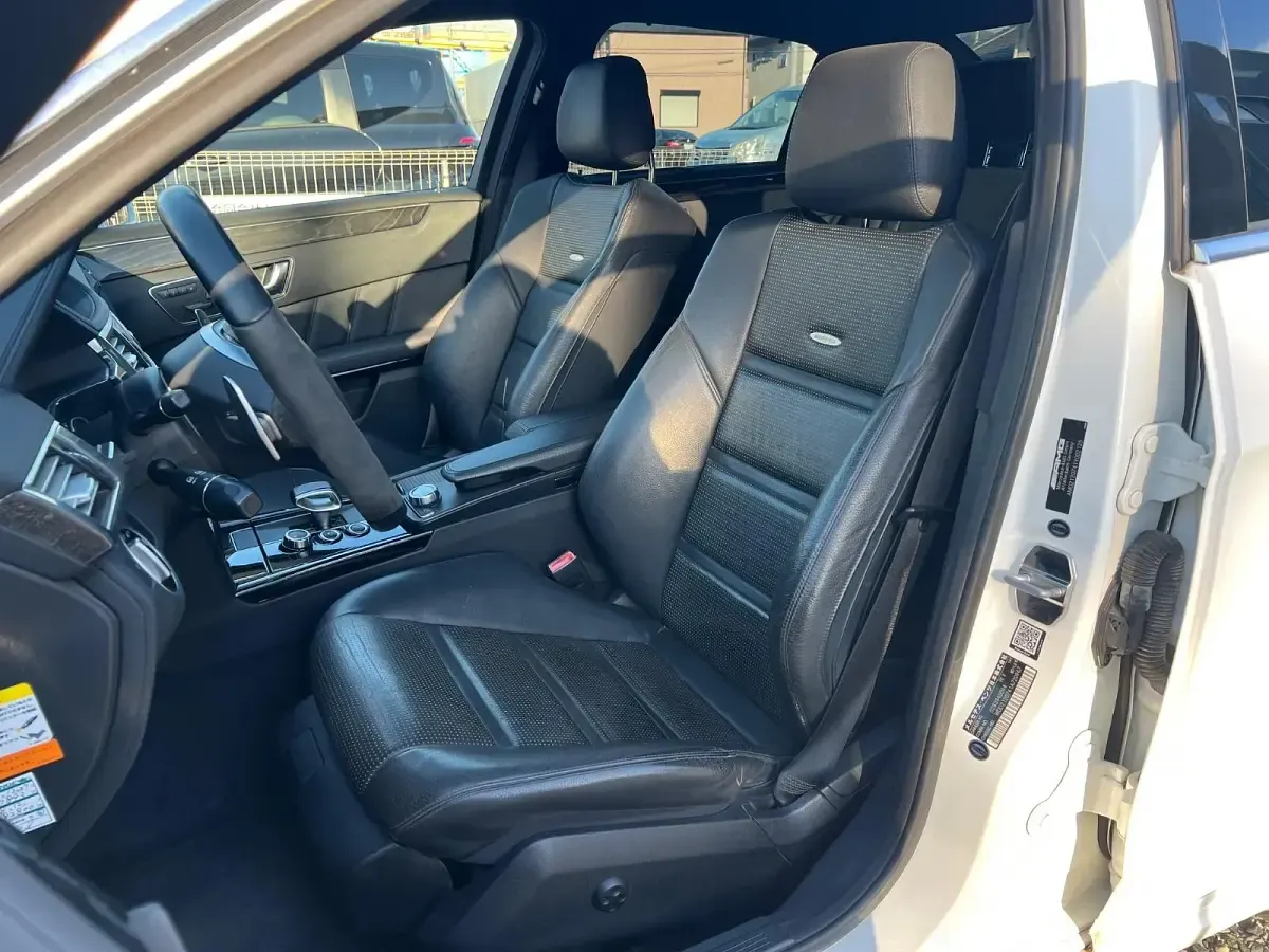 Gebraucht Mercedes E63 AMG AMG 557 PS (409 kW) 2013 Weiß Limousine