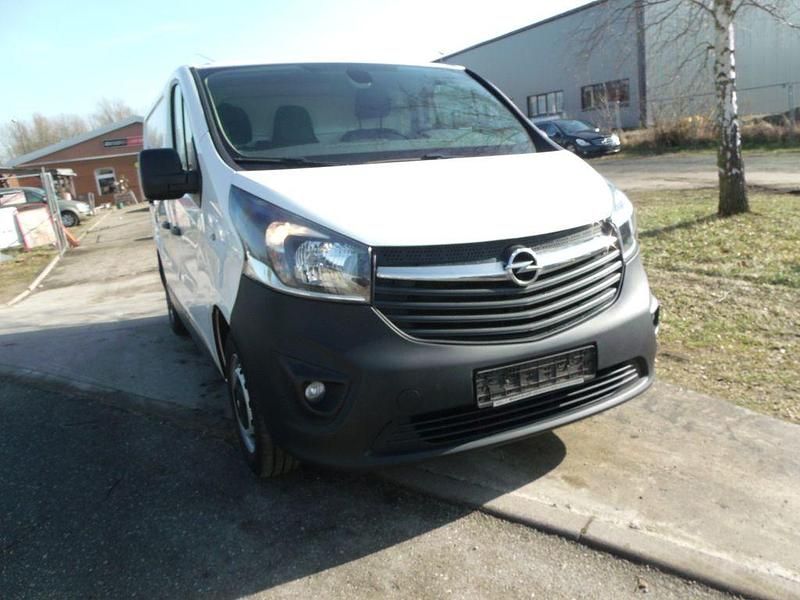 Second-hand Opel Vivaro 95 CP (69 kW) 2018 Alb Monovolum