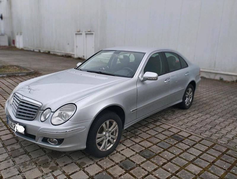 Silber Gebraucht 2008 Mercedes E320 Limousine | 4.400 € (Guter Preis) - Bild 1/4