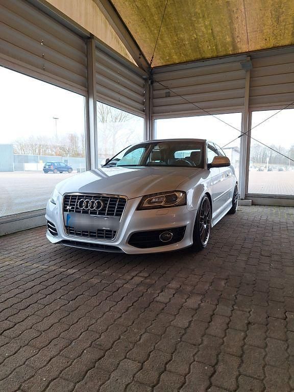 Gebraucht Audi S3 Sport 265 PS (194 kW) 2010 Silber Kleinwagen