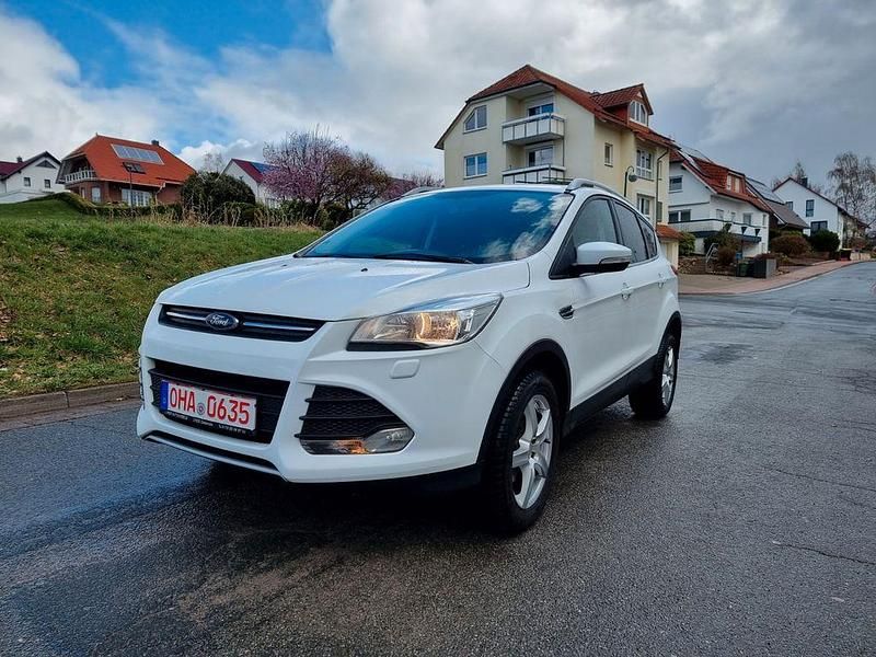 Gebraucht Ford Kuga Trend 150 PS (110 kW) 2015 Weiß SUV