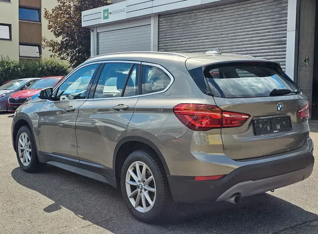 Gebraucht BMW X1 Advantage 136 PS (100 kW) 2016 Grau SUV