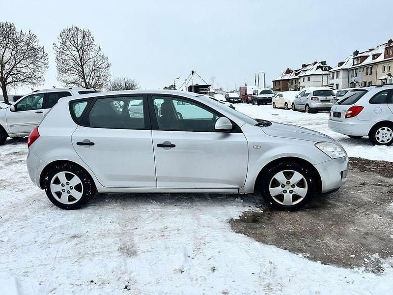 Silber Gebraucht 2010 Kia Ceed Vision Kleinwagen | 1.499 € (Superpreis) - Bild 1/4