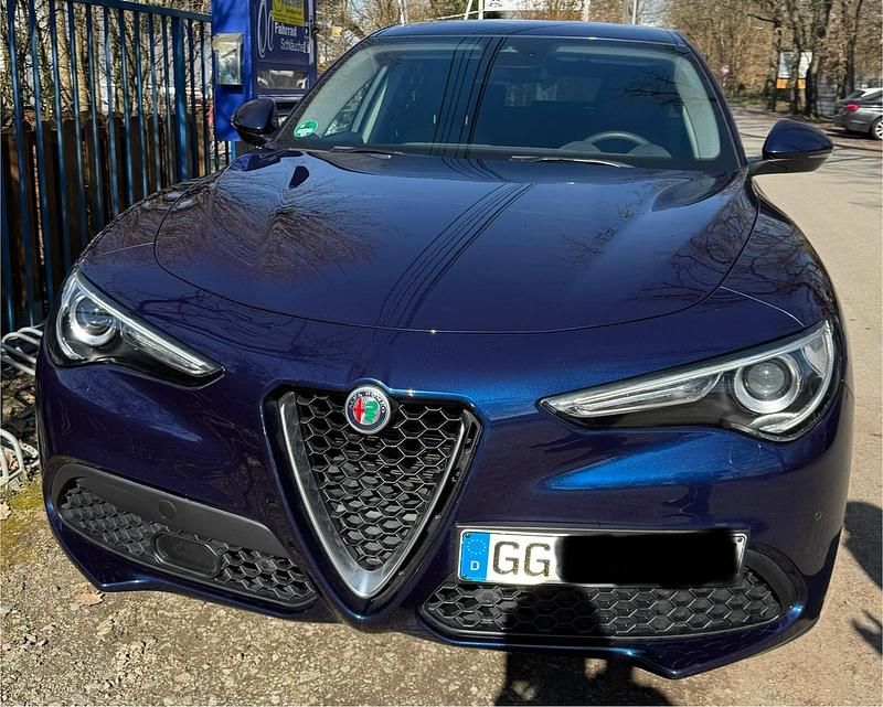 Blau Gebraucht 2020 Alfa Romeo Stelvio SUV | 21.900 € (Superpreis) - Bild 1/4