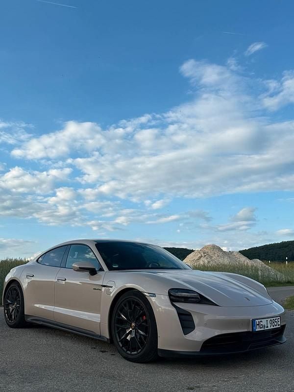 Beige Gebraucht 2022 Porsche Taycan GTS Sport Limousine | 75.490 € (Guter Preis) - Bild 1/4