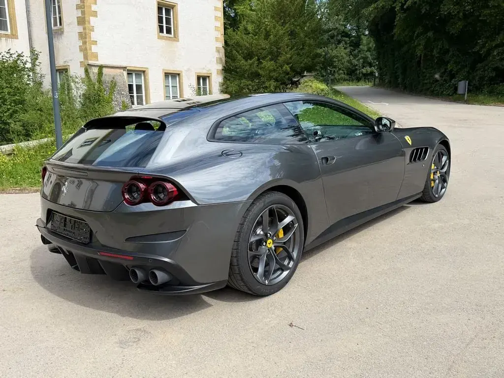 Gebraucht Ferrari GTC4Lusso 610 PS (448 kW) 2020 Grau Kombi