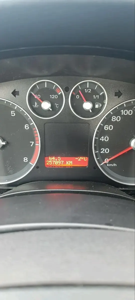 Usado Ford Focus 110 CV (80 kW) 2008 Azul Berlina