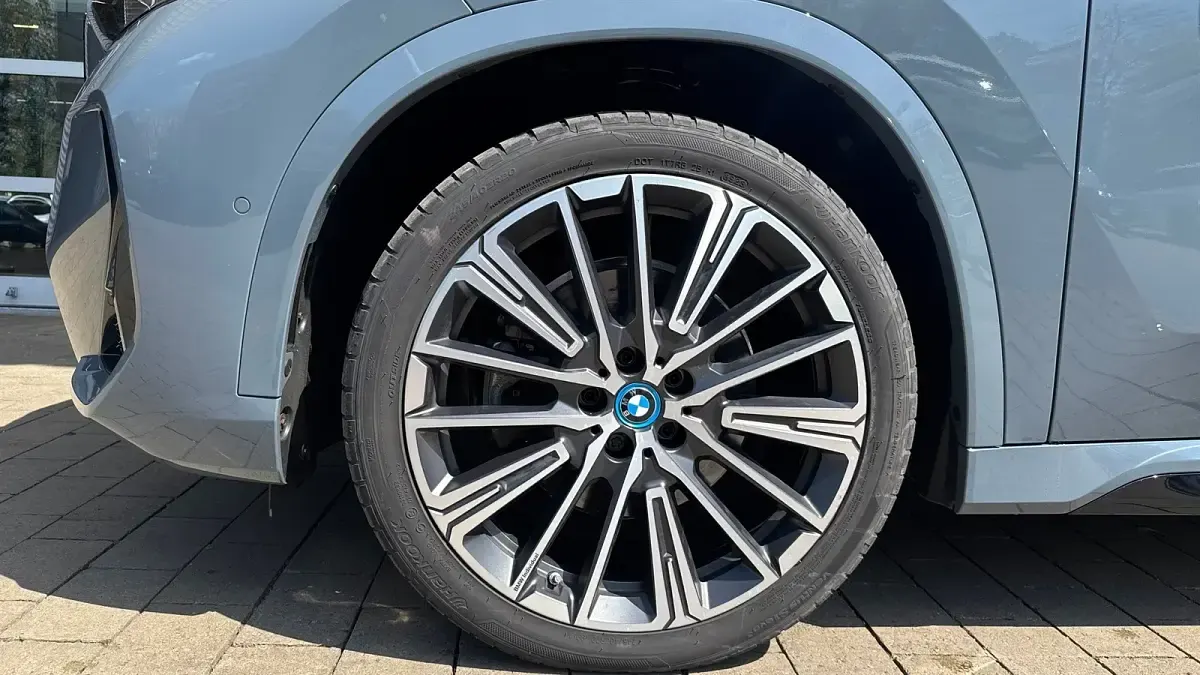 Gebraucht BMW iX1 Shadowline 200 kW (272 PS) 2023 Bmw individual storm gray metal SUV