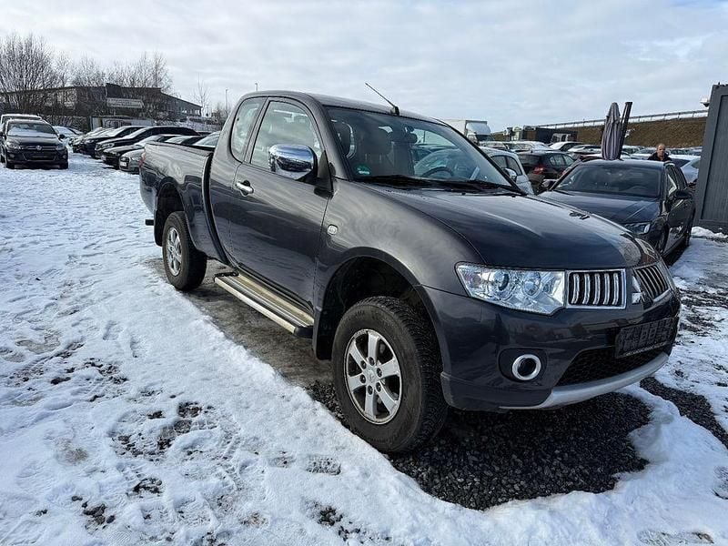 Gebraucht Mitsubishi L200 Invite 136 PS (100 kW) 2012 Grau Pickup