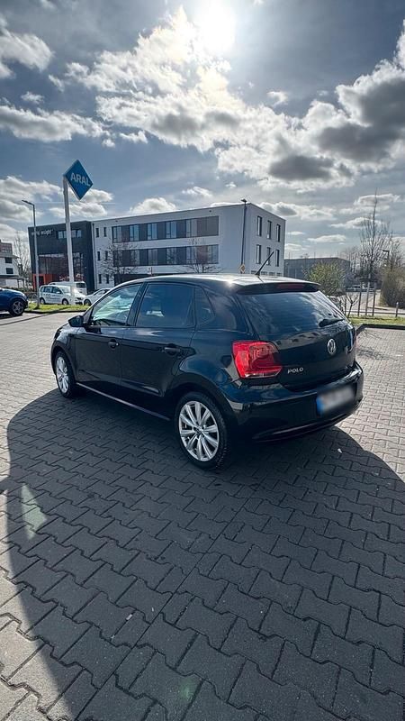 Gebraucht VW Polo 75 PS (55 kW) 2014 Schwarz Limousine