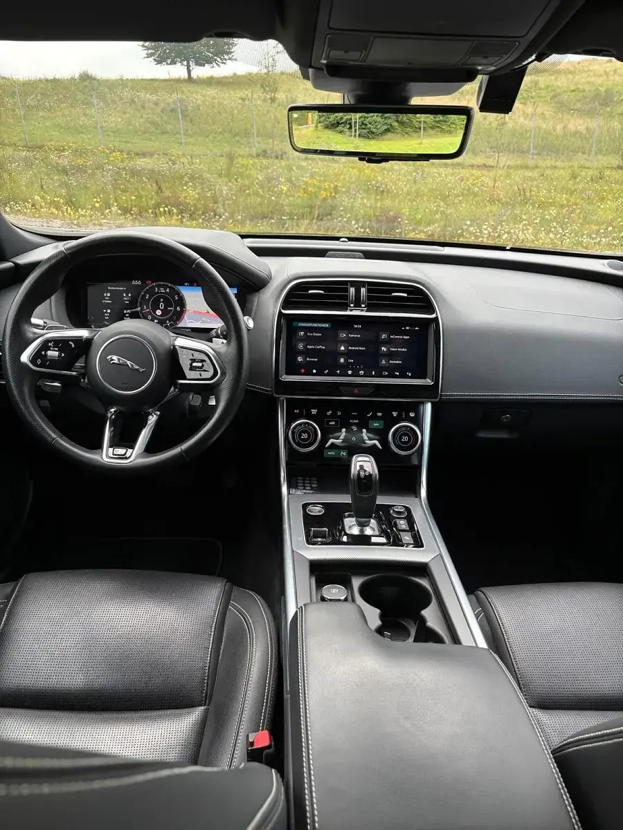 Gebraucht Jaguar XE R-Dynamic 250 PS (183 kW) 2020 Schwarz Limousine
