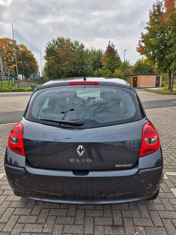 Gebraucht Renault Clio II 75 PS (55 kW) 2006 Blau Kleinwagen