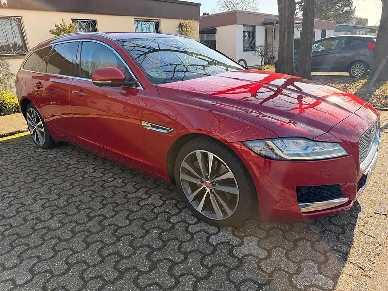 Gebraucht Jaguar XF Sportbrake 300 PS (220 kW) 2019 Rot Kombi