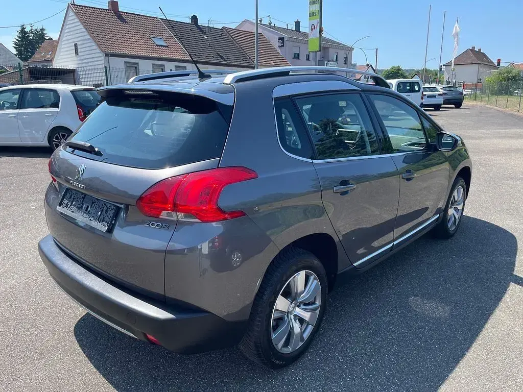 Gebraucht Peugeot 2008 Allure 120 PS (88 kW) 2015 Gris platinium SUV