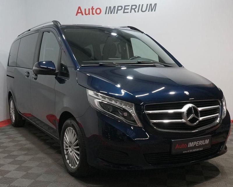 Gebraucht Mercedes V220 163 PS (119 kW) 2017 Blau Van / Kleinbus