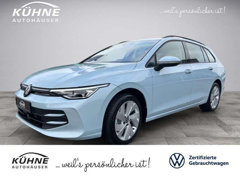 Crystal ice blue metallic Gebraucht 2024 VW Golf VIII Life Kombi | 31.920 € (Teuer) - Bild 1/3