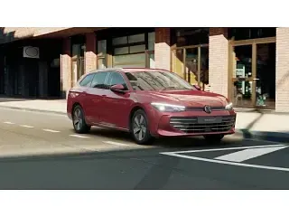Usado VW Passat Business 150 CV (110 kW) 2025 Rojo Familiar