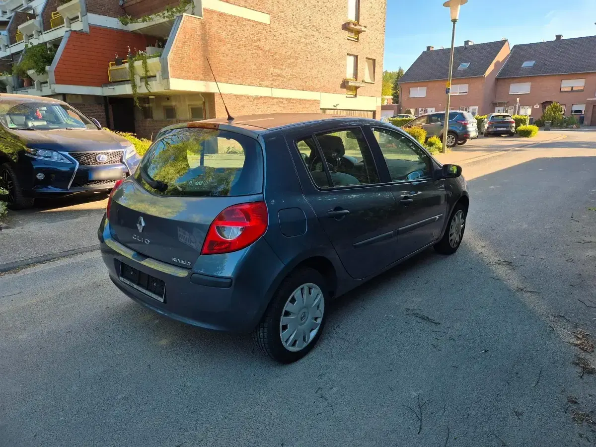 Usata Renault Clio II Authentique 75 CV (55 kW) 2006 Blu Utilitaria