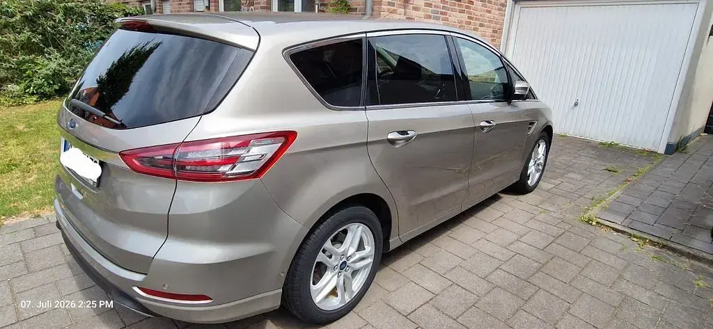 Gebraucht Ford S-MAX Titanium 179 PS (131 kW) 2018 Grau Van / Kleinbus