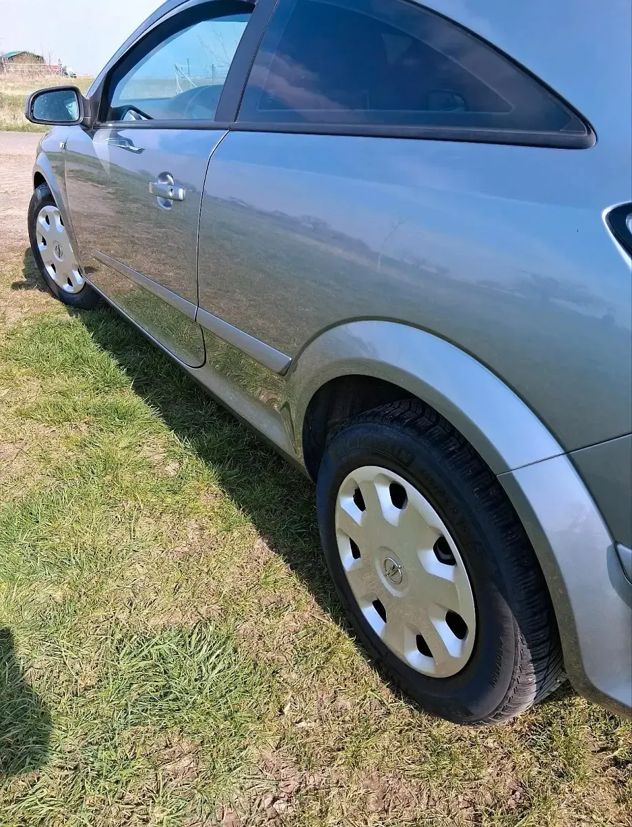 Gebraucht Opel Astra GTC Sport 140 PS (102 kW) 2006 Andere farben Coupé