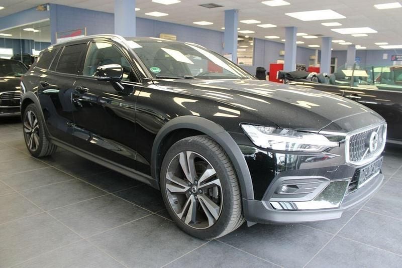 Schwarz Gebraucht 2019 Volvo V60 CC Pro Kombi | 28.980 € (Fairer Preis) - Bild 1/4