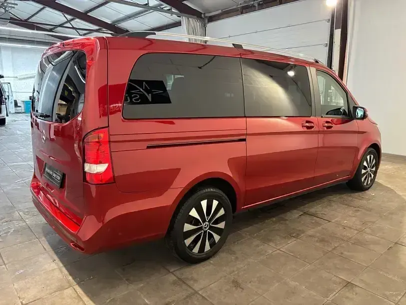 Gebraucht Mercedes V250 190 PS (139 kW) 2024 Rot Van / Kleinbus