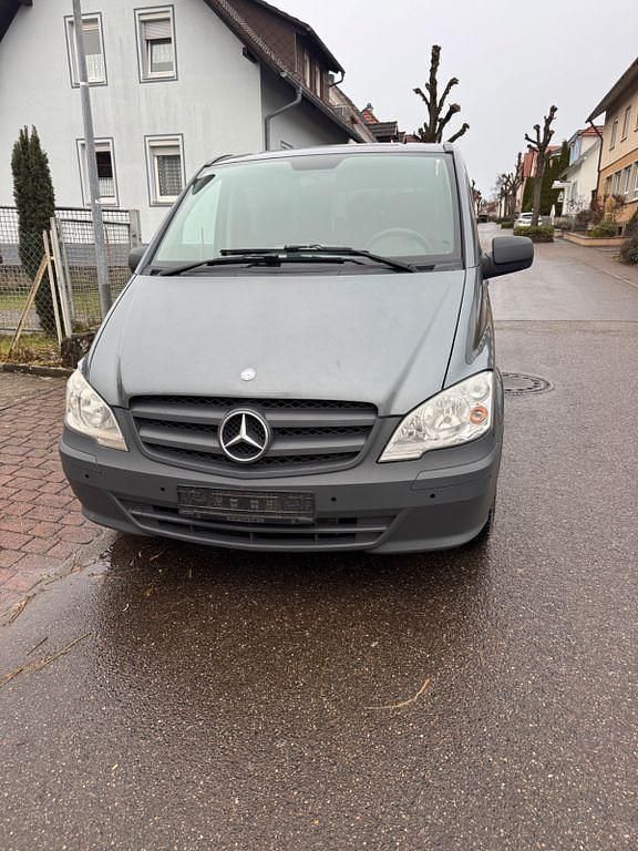 Grau Gebraucht 2012 Mercedes Vito Van / Kleinbus | 9.450 € - Bild 1/4