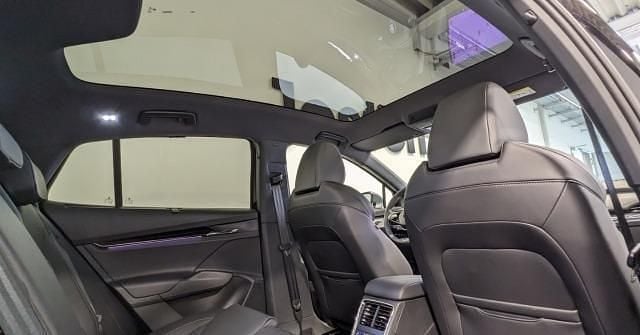 Metallic Gebraucht 2024 Skoda Enyaq iV LAURIN & KLEMENT SUV | 50.990 € (Teuer) - Bild 1/1