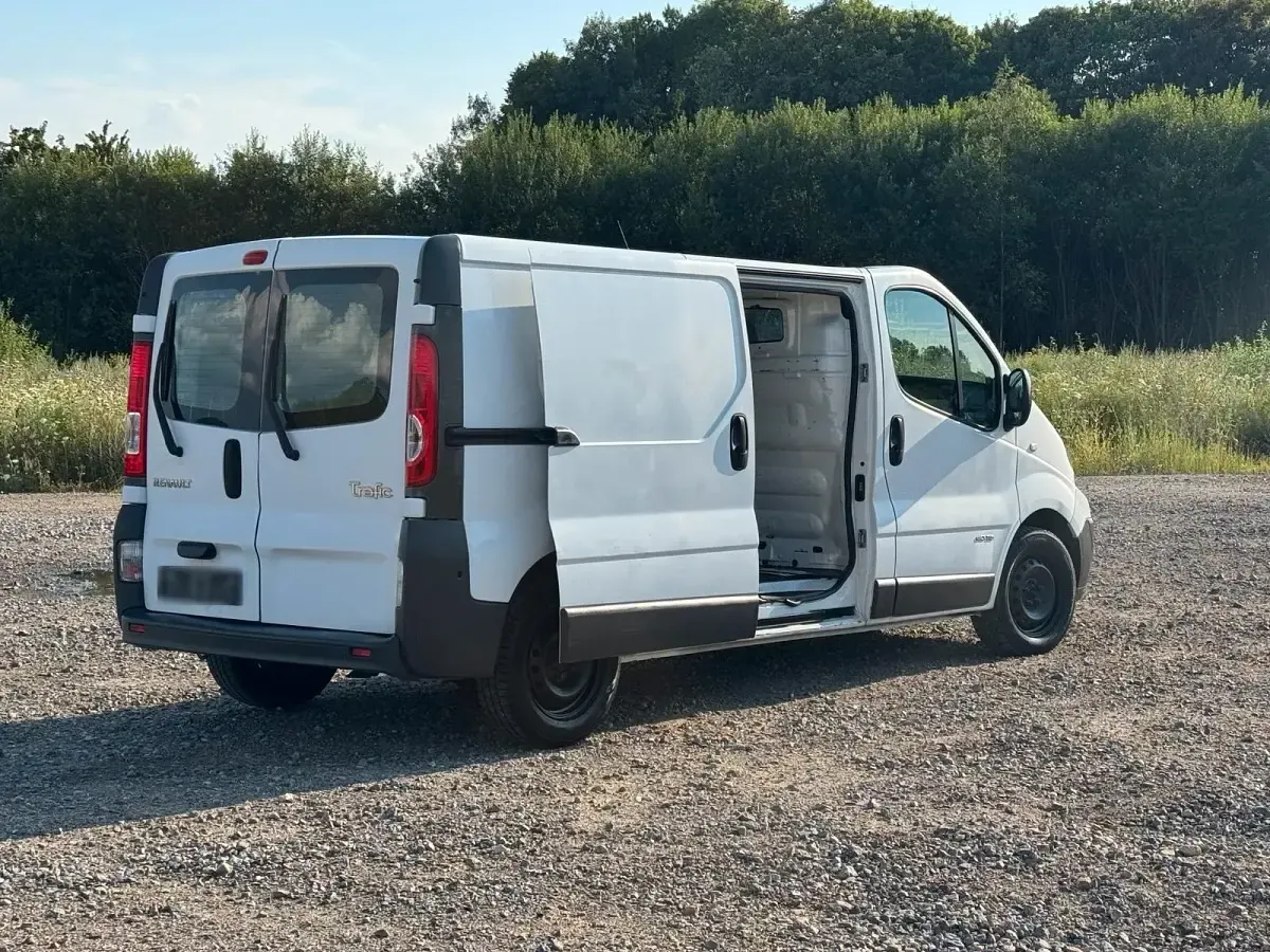 Gebraucht Renault Trafic 115 PS (84 kW) 2008 Weiß Van / Kleinbus