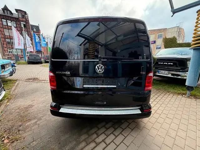 Käytetty VW Multivan 2016 Musta Tila-auto