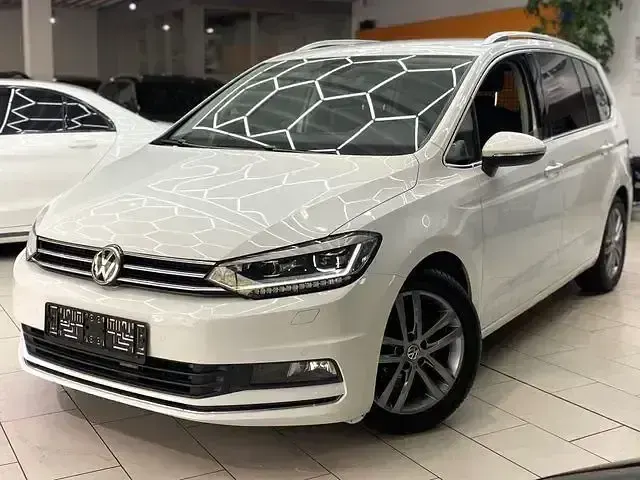 Gebraucht VW Touran Highline 190 PS (139 kW) 2020 Pure white Van / Kleinbus