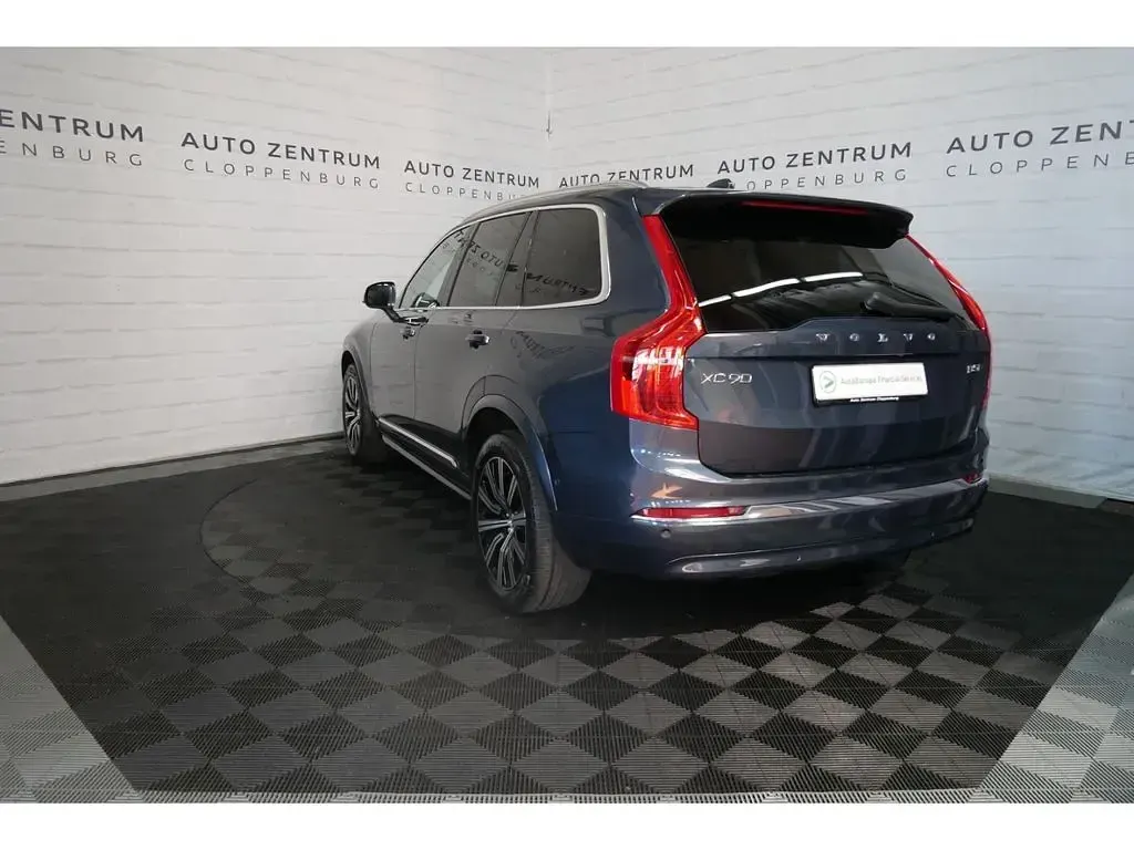 Gebraucht Volvo XC90 Plus 235 PS (172 kW) 2022 Denim blue / metallic SUV