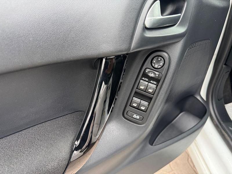 Gebraucht Citroën C3 82 PS (60 kW) 2015 Weiß Limousine
