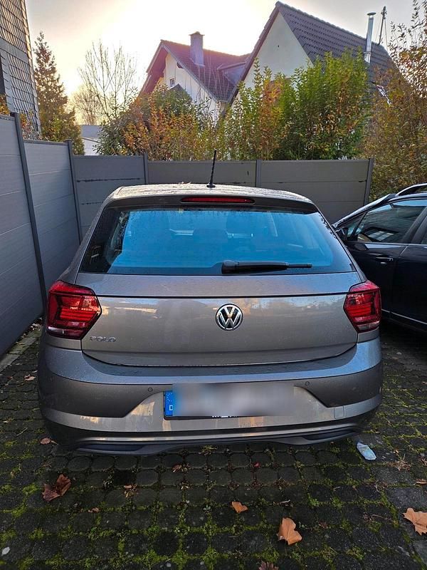 Grau Gebraucht 2019 VW Polo Kleinwagen | 9.500 € - Bild 1/4