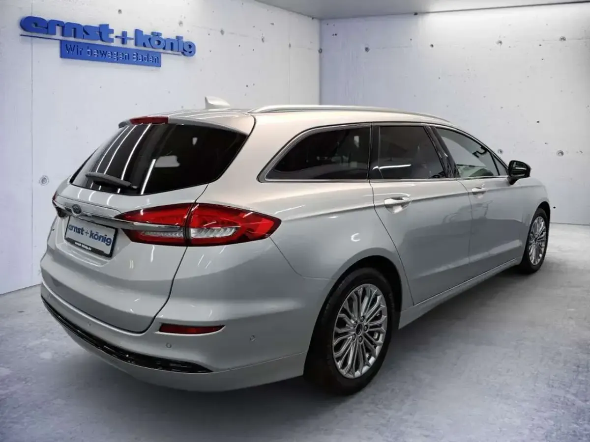 Gebraucht Ford Mondeo Titanium 150 PS (110 kW) 2022 Moondust silver (metallic) Kombi