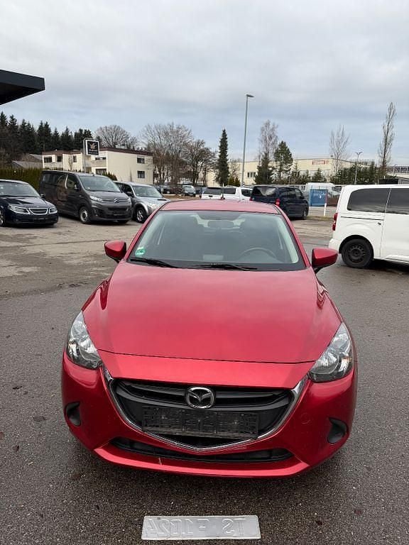 Rot Gebraucht 2016 Mazda 2 Center-Line Limousine | 5.700 € (Fairer Preis) - Bild 1/4