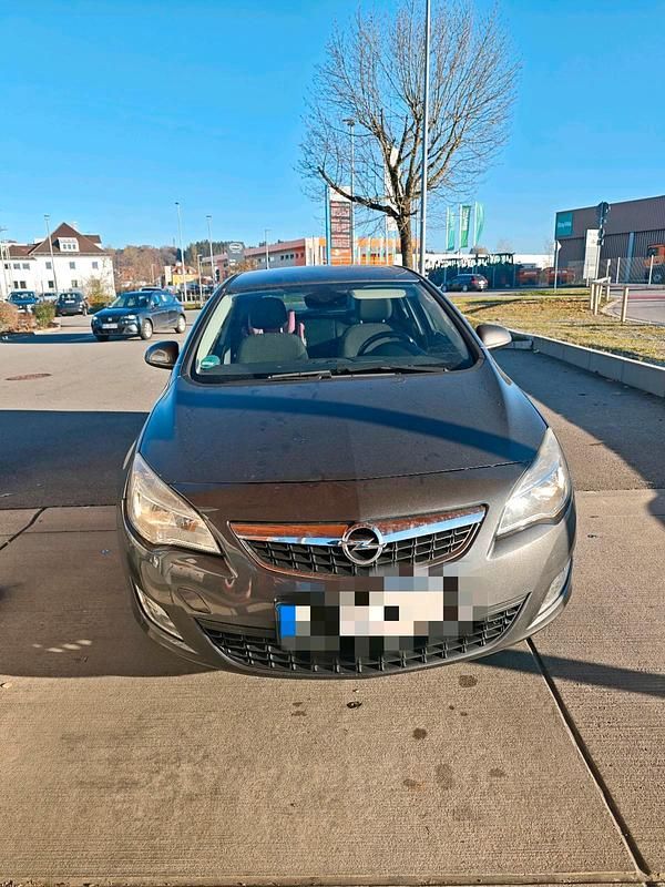 Grau Gebraucht 2011 Opel Astra Kleinwagen | 3.800 € (Fairer Preis) - Bild 1/4