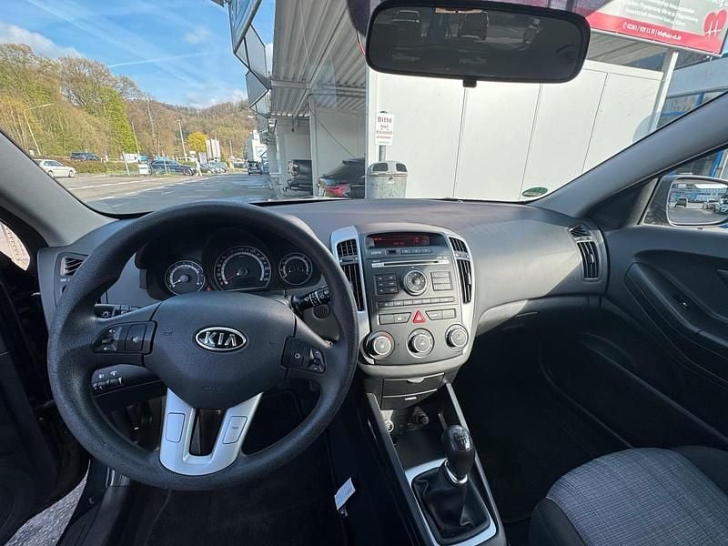 Gebraucht Kia ProCeed 90 PS (66 kW) 2010 Schwarz Kleinwagen