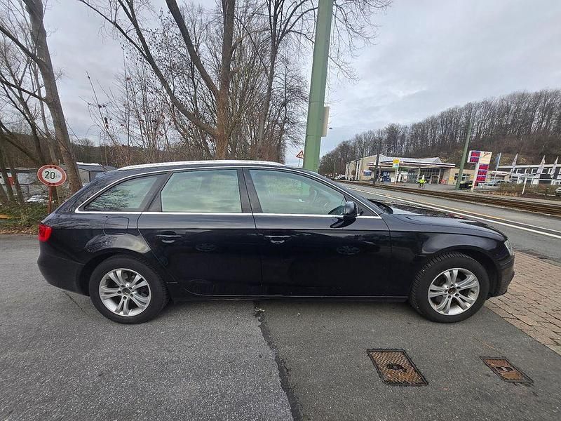 Gebraucht Audi A4 Attraction 150 PS (110 kW) 2013 Schwarz Kombi