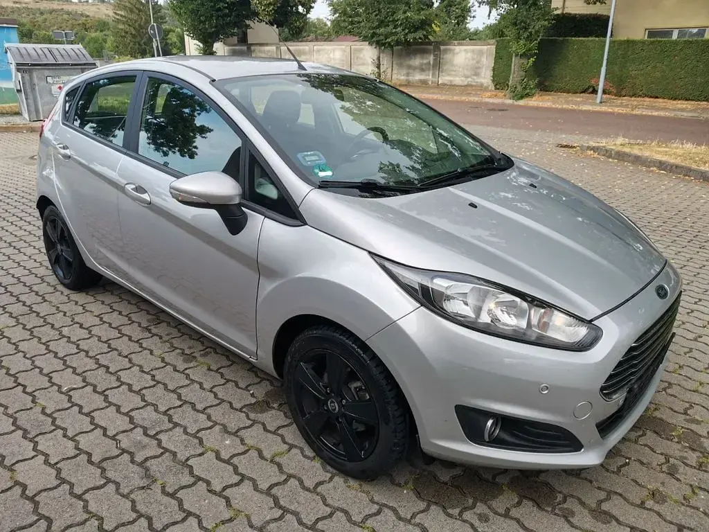 Gebraucht Ford Fiesta Champions Edition 95 PS (69 kW) 2013 Silber Limousine