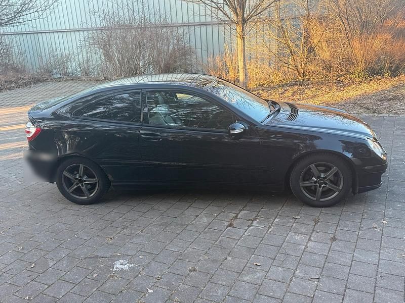 Gebraucht Mercedes C220 150 PS (110 kW) 2004 Schwarz Coupé