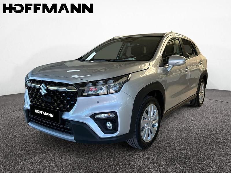 Silky silver metallic Neu 2025 Suzuki SX4 S-Cross Comfort SUV | 31.529 € (Etwas zu teuer) - Bild 1/4