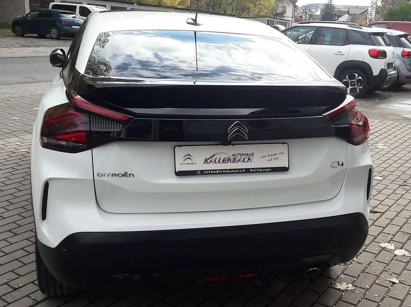 Gebraucht Citroën C4 Shine 131 PS (96 kW) 2021 Weiß Limousine