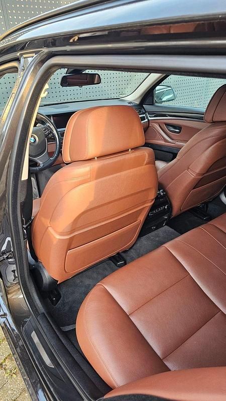 Gebraucht BMW 530 258 PS (189 kW) 2014 Braun Kombi
