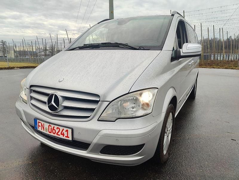 Silber Gebraucht 2011 Mercedes Viano Edition Van / Kleinbus | 12.500 € - Bild 1/4