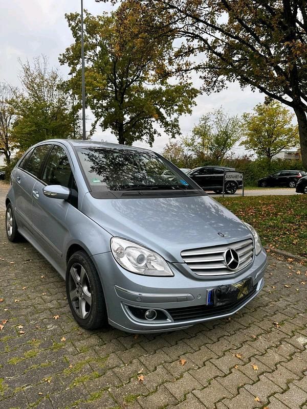 Blau Gebraucht 2006 Mercedes B170 Van / Kleinbus | 3.500 € - Bild 1/4