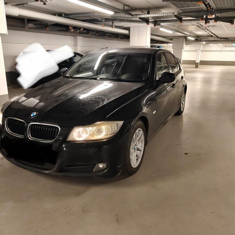 Gebraucht BMW 320 125 PS (91 kW) 2009 Schwarz Limousine
