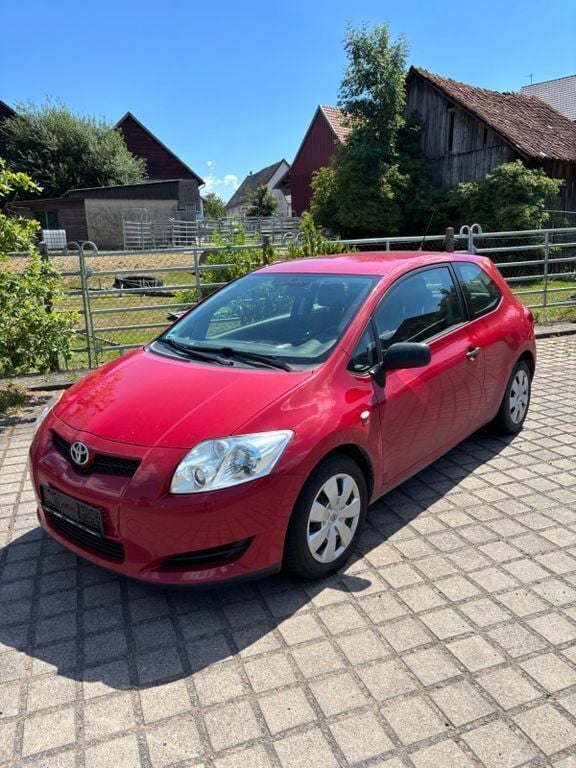 Rot Gebraucht 2008 Toyota Auris Limousine | 2.500 € (Superpreis) - Bild 1/4