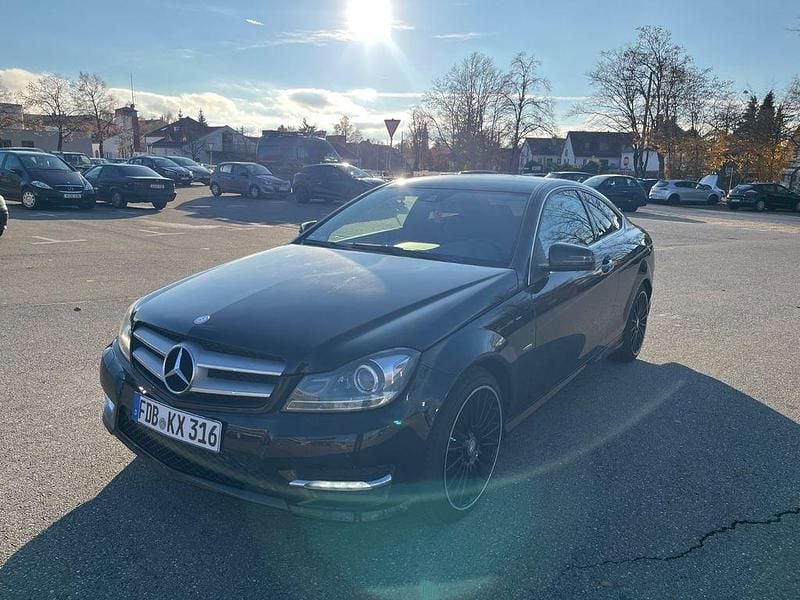 Schwarz Gebraucht 2012 Mercedes C220 Edition 1 Coupé | 11.500 € (Guter Preis) - Bild 1/4