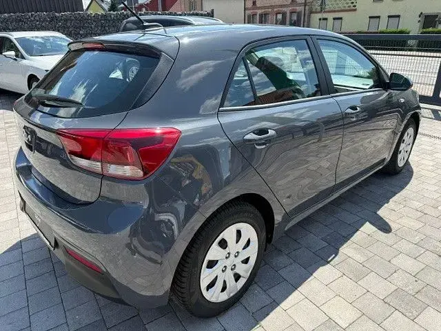 Gebraucht Kia Rio 84 PS (61 kW) 2023 Grau Limousine